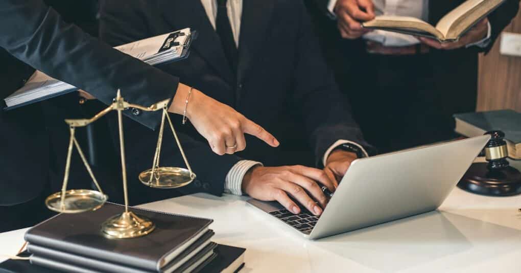 כיצד לבחור עורך דין חדלות פירעון